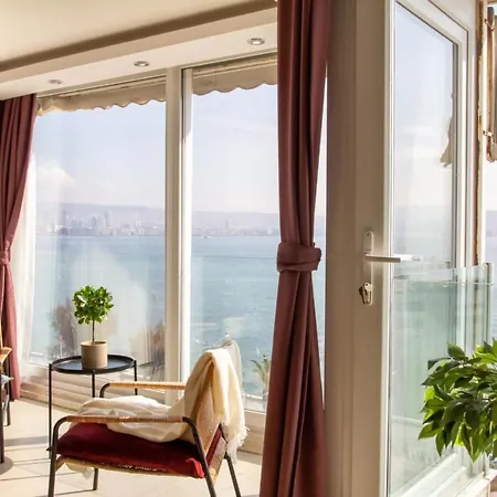 Exceptional Flat With Gorgeous Sea View In * إزمير
