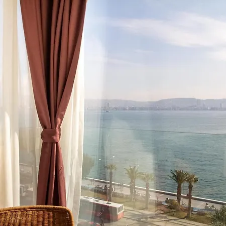 Exceptional Flat With Gorgeous Sea View In