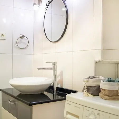 Exceptional Flat With Gorgeous Sea View In
